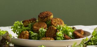 Vegan Buffalo Cauliflower Bites – Spicy, Crunchy, and Seriously Addictive