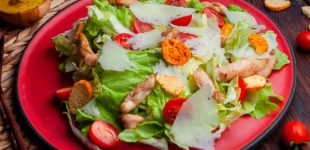 Strawberry Chicken Salad That Actually Feels Like a Meal