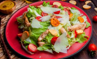 Strawberry Chicken Salad That Actually Feels Like a Meal