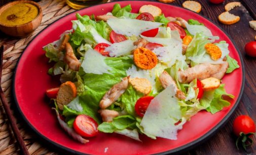 Strawberry Chicken Salad That Actually Feels Like a Meal